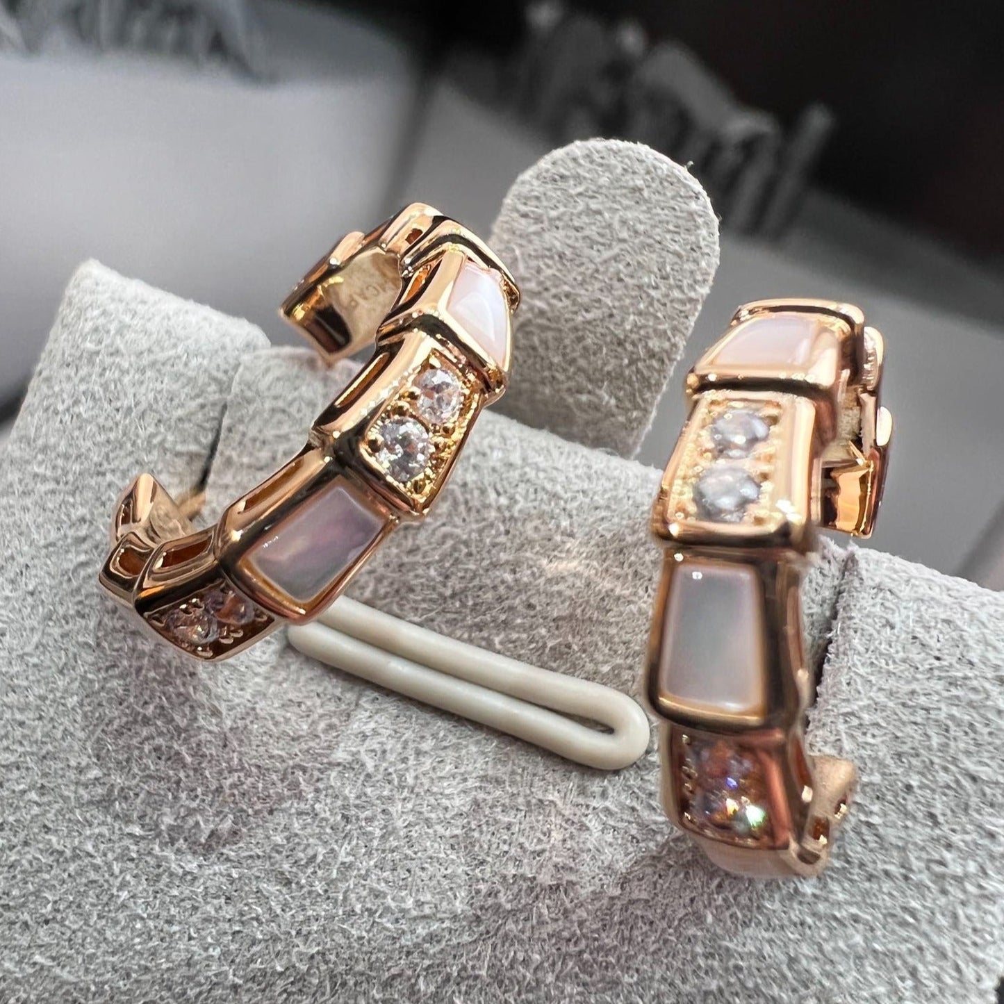 [Grace Jewelry]SERPENTI MOP PINK GOLD EARRINGS