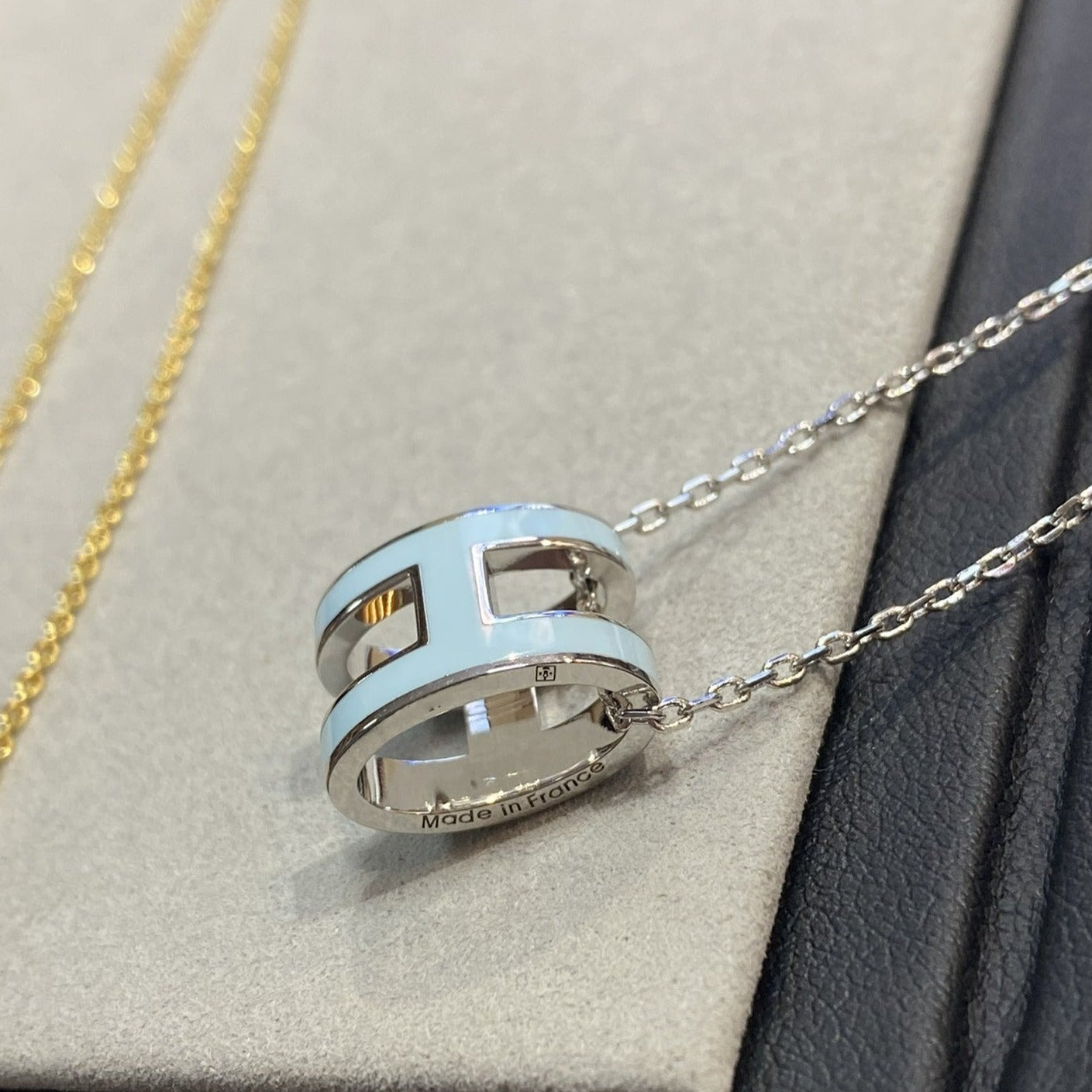 [Grace Jewelry]POP H LIGHT BLUE NECKLACE