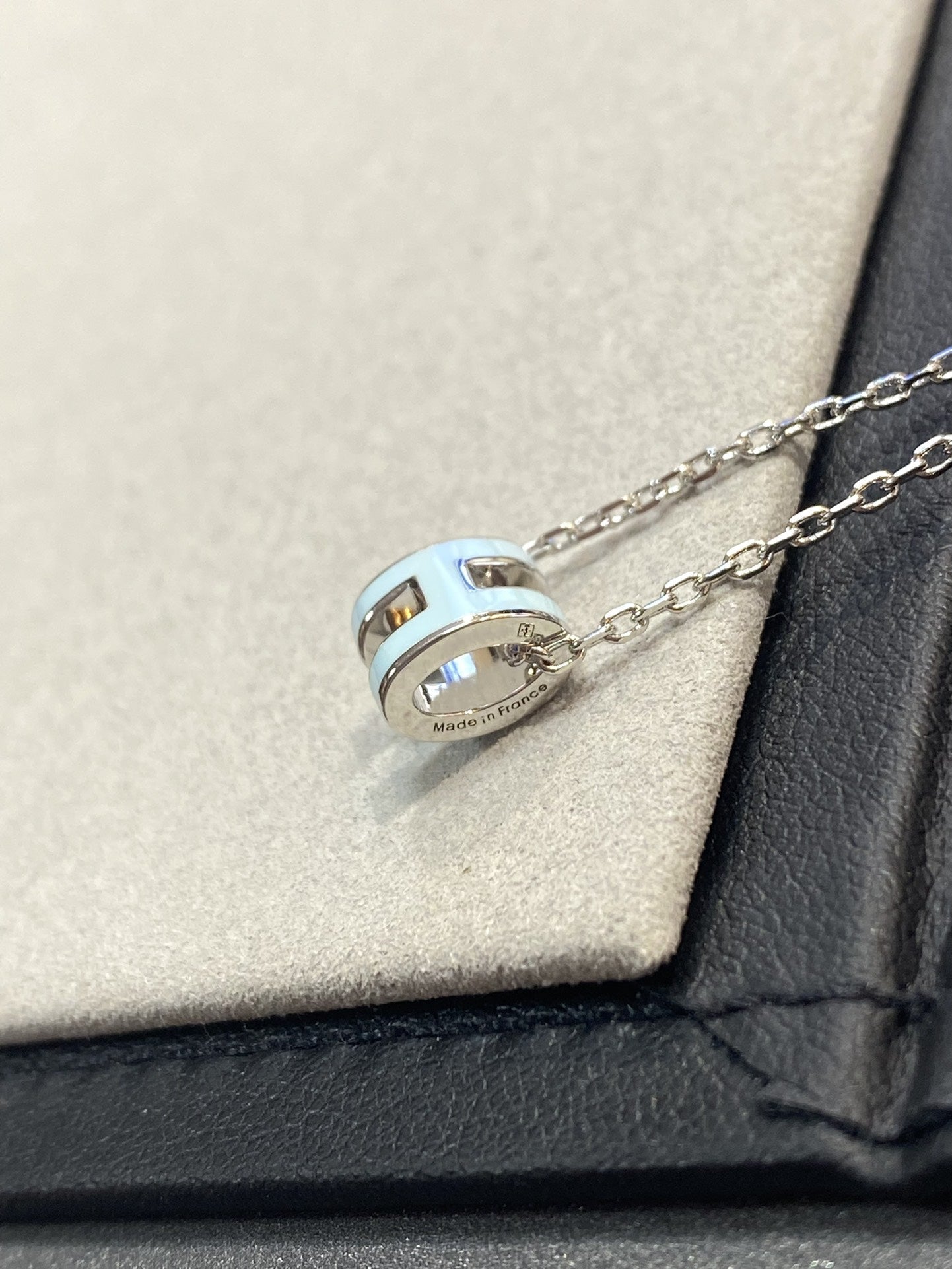 [Grace Jewelry]POP H LIGHT BLUE NECKLACE