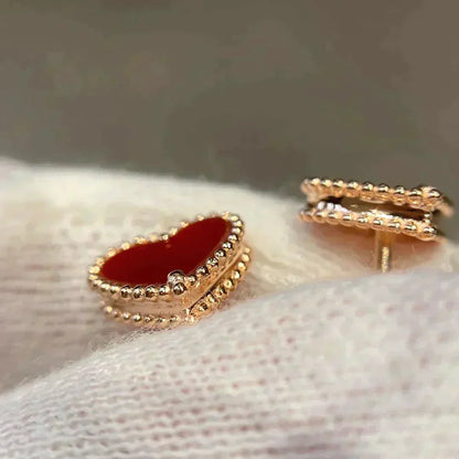 [Grace Jewelry]HEART CARNELIAN STUD EARRINGS