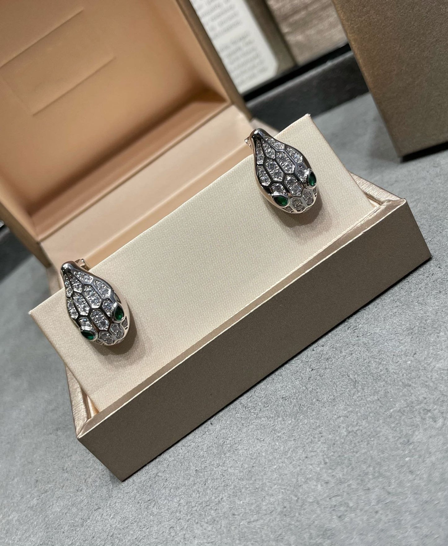 [Grace Jewelry]SERPENT DIAMOND STUD EARRINGS