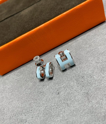 [Grace Jewelry]POP H SKY BLUE STUD EARRINGS