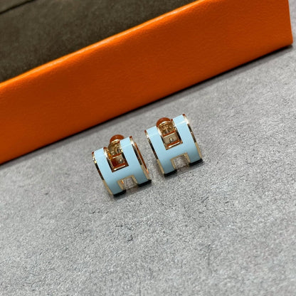 [Grace Jewelry]POP H SKY BLUE STUD EARRINGS