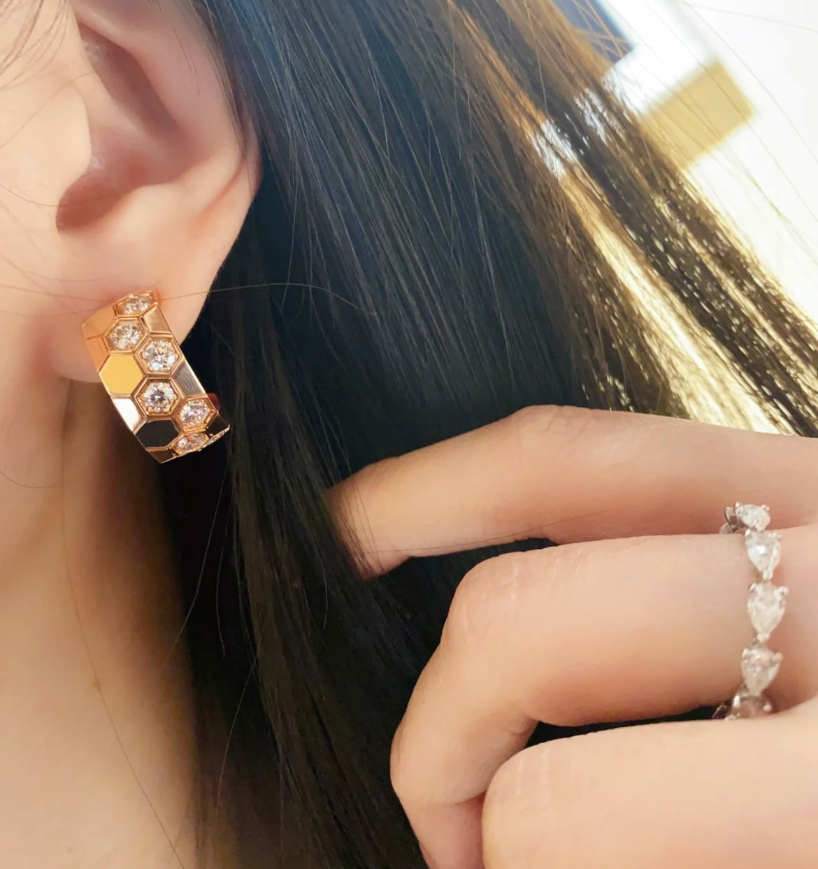 [Grace Jewelry]BEE LOVE DIAMOND HOOP EARRINGS