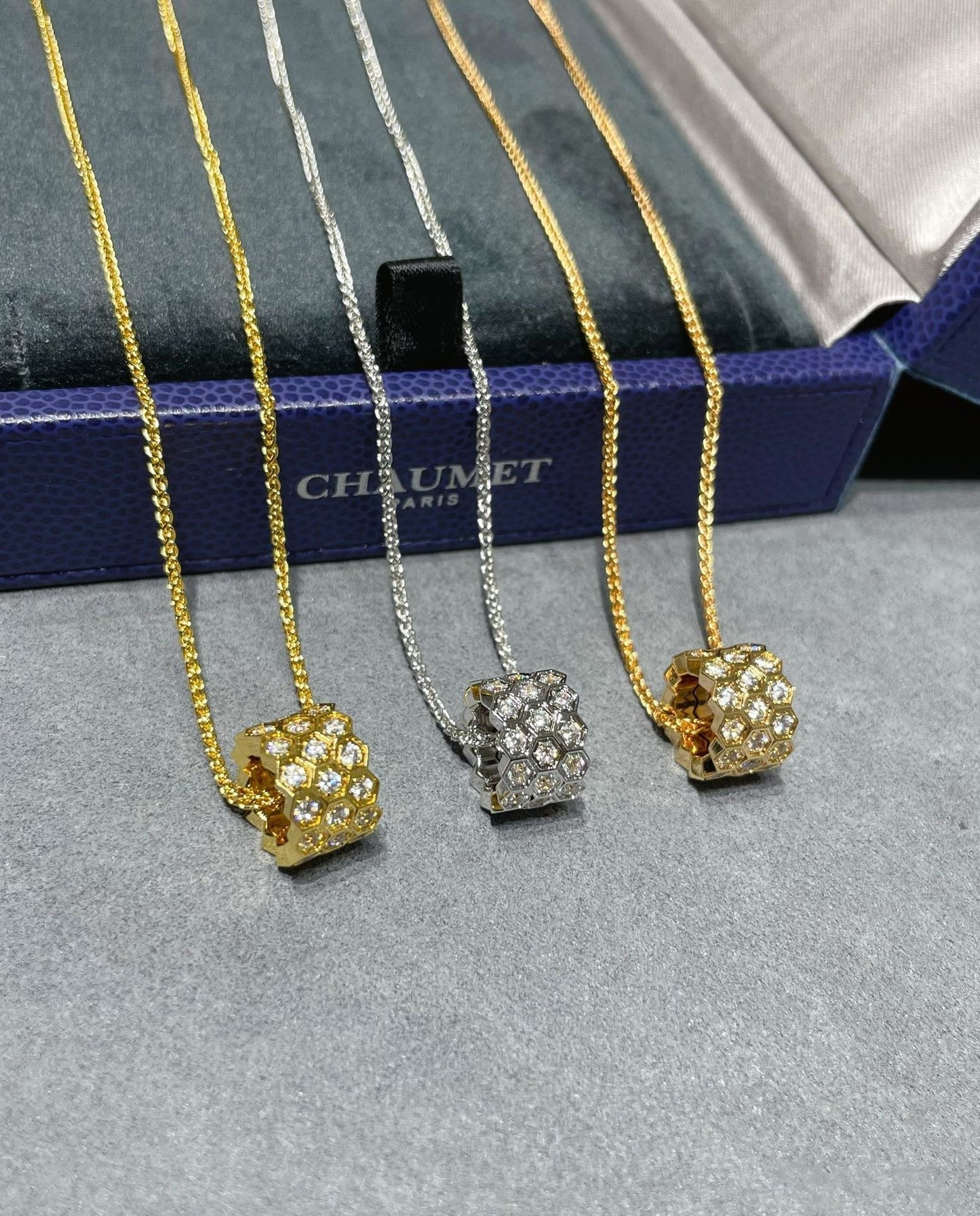 [Grace Jewelry]BEE LOVE DIAMOND PAVED 3 ROW NECKLACE