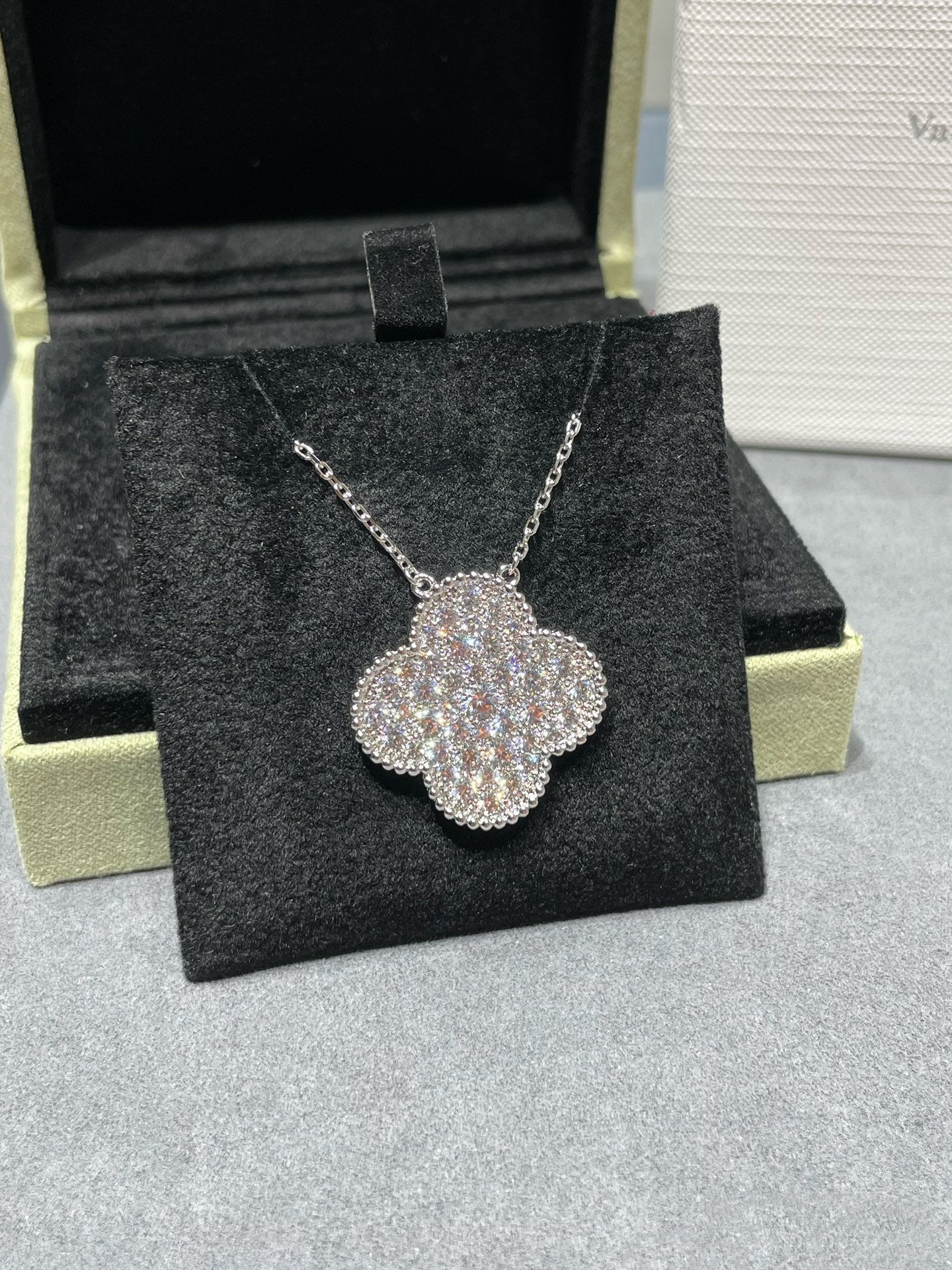 [Grace Jewelry]CLOVER 25MM LARGE PENDANT DIAMOND PAVED SILVER NECKLACE