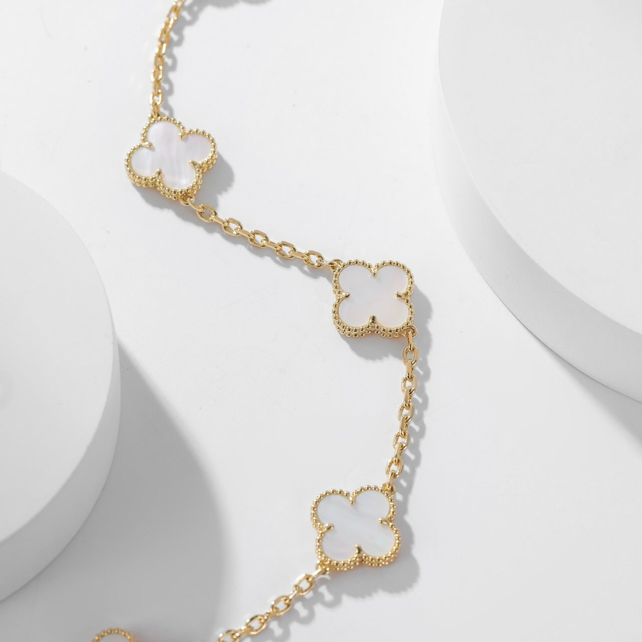 [Grace Jewelry]CLOVER 10 MOTIFS WHITE MOTHER OF PEARL NECKLACE