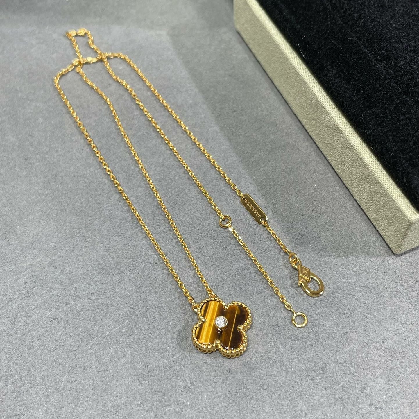 [Grace Jewelry]CLOVER 15MM DIAMOND AND YELLOW TIGER'S EYE AGATE necklace