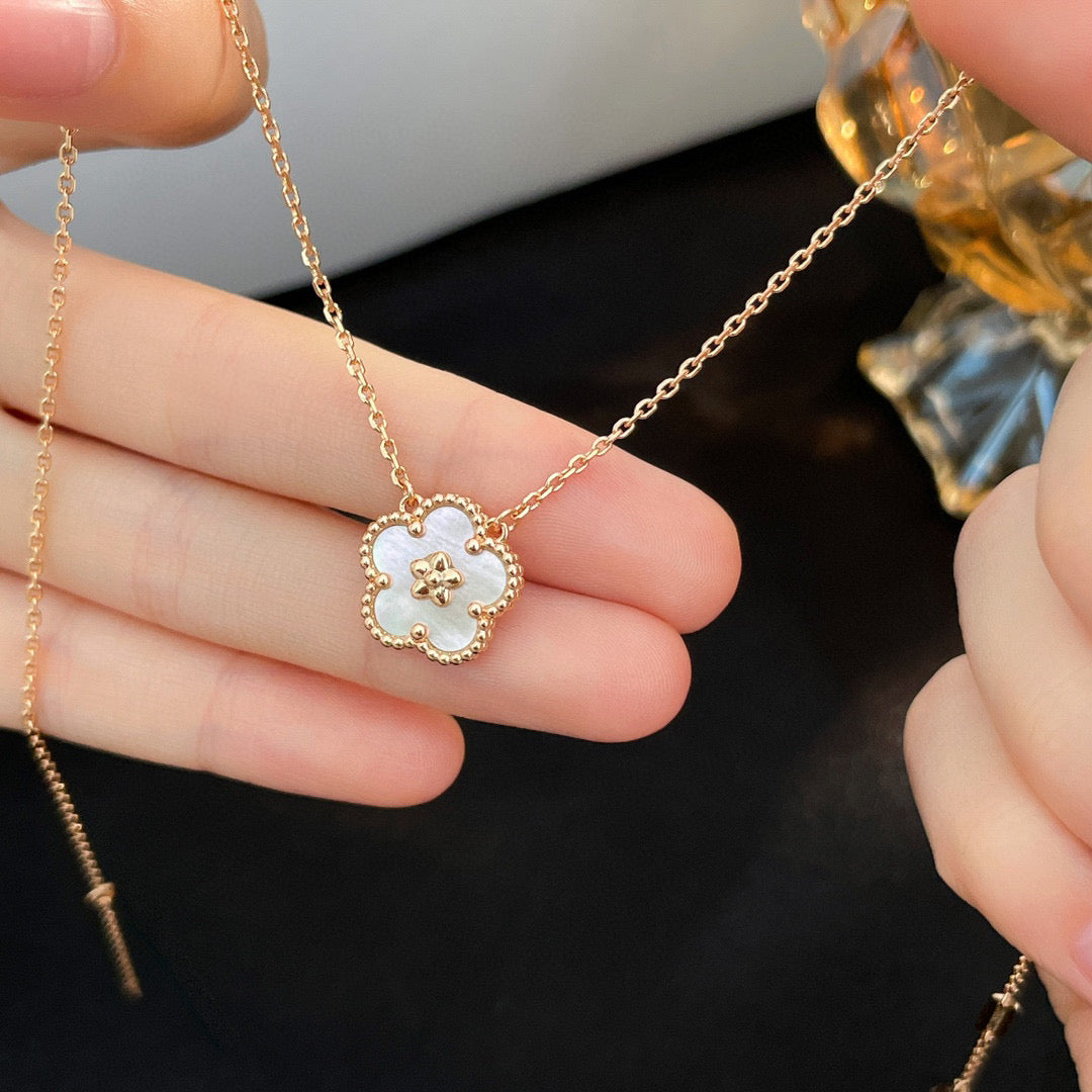 [Grace Jewelry]LUCKY  WHITE MOP  PLUM BLOSSOM NECKLACE