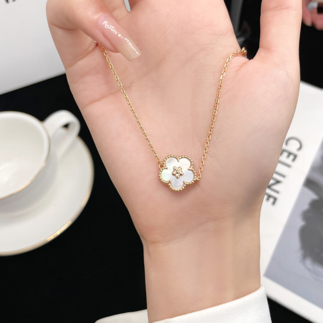 [Grace Jewelry]LUCKY  WHITE MOP  PLUM BLOSSOM NECKLACE