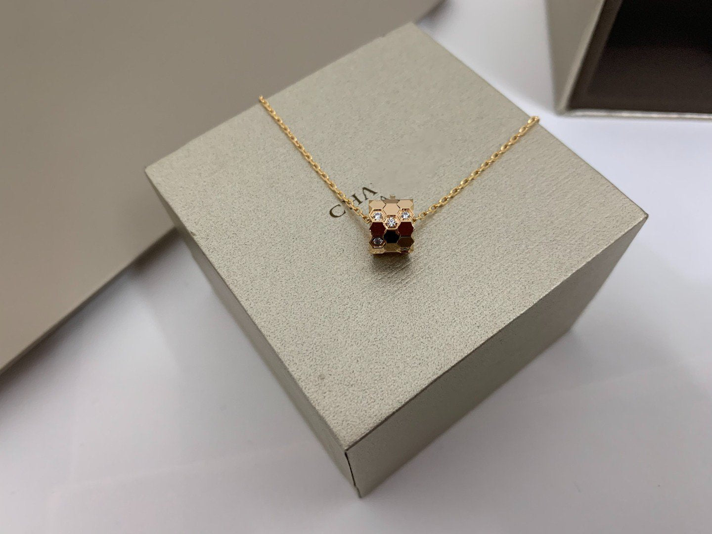 [Grace Jewelry]BEE LOVE DIAMOND NECKLACE