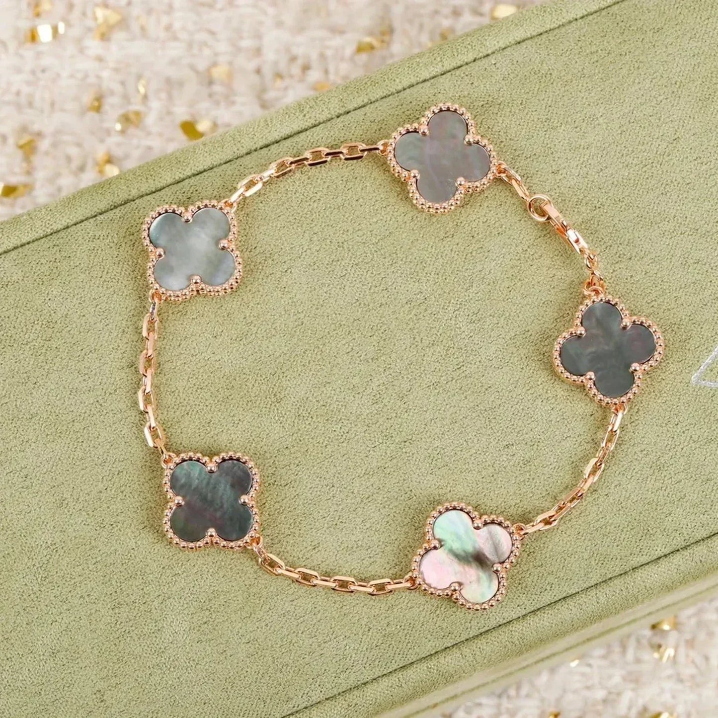 [Grace Jewelry]CLOVER 5 MOTIF GRAY MOP  BRACELET